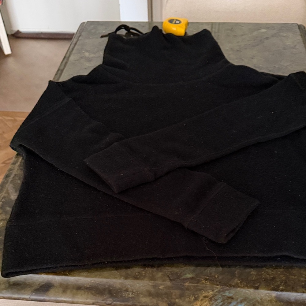 UGG Black Off-the-Shoulder Sweater Sz M - Picture 5 of 12